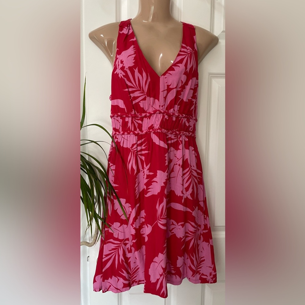 4 for $20 special 
NWT Japna Red/Pink V Neck & Razor Button Up Back